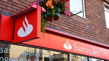 Las tasas más altas proporcionan un impulso a Santander UK.