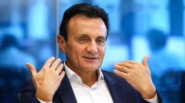 AstraZeneca CEO Sir Pascal Soriot commits to another five years at the top

El CEO de AstraZeneca, Sir Pascal Soriot, se compromete a otros cinco años al mando.